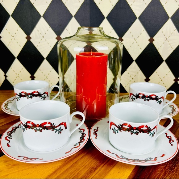 Set (8) 4 Cups + 4 Saucers Festive Christmas Red Green and White Holiday Teacups - Picture 11 of 13
